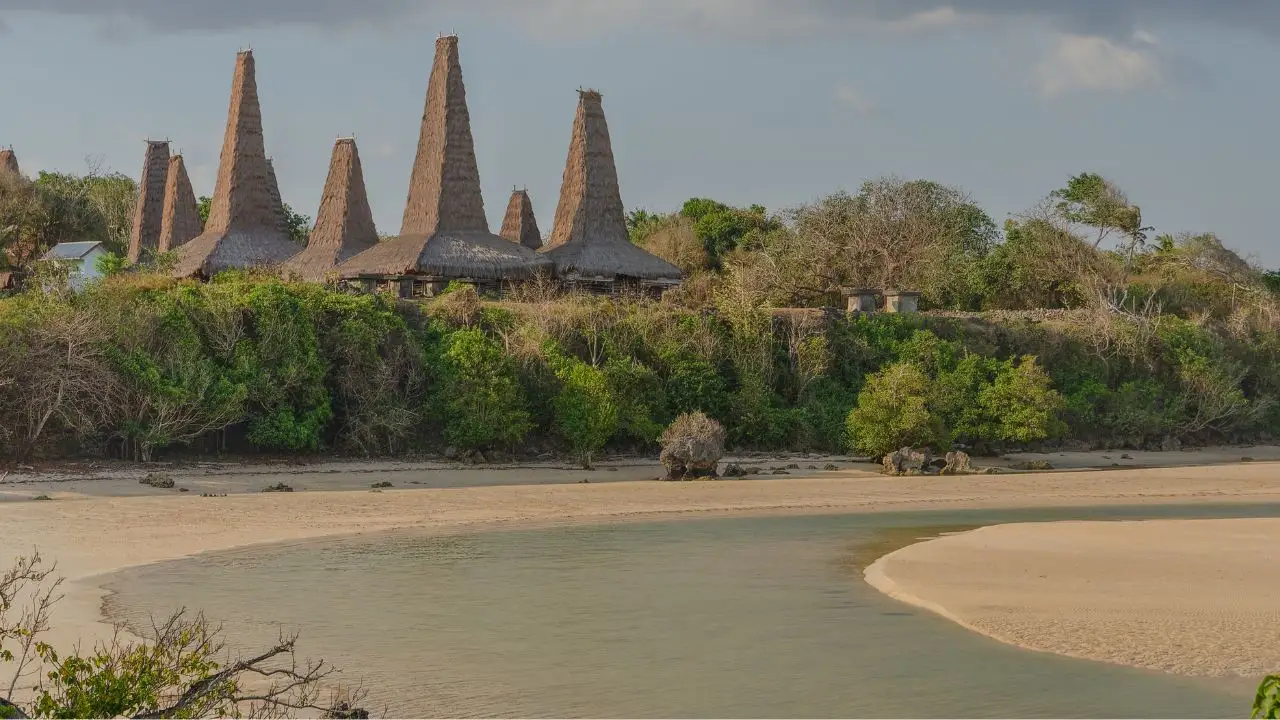 Ratenggaro village Sumba webp