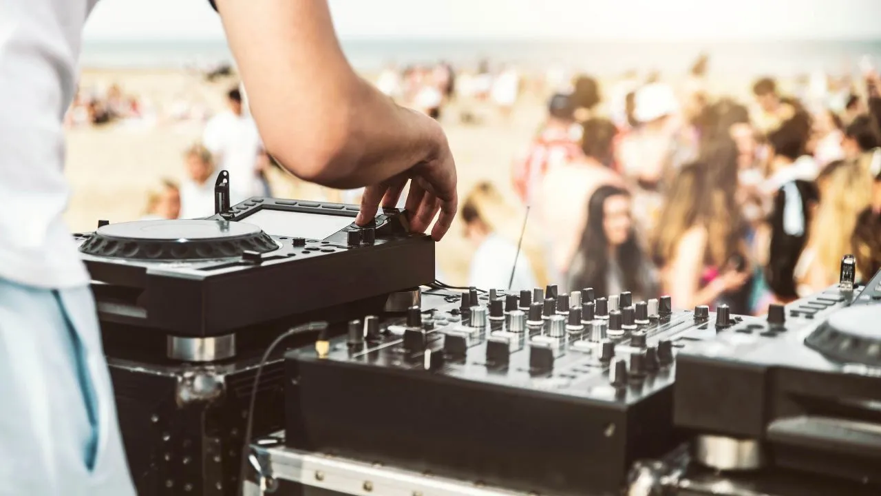 dj tour visa